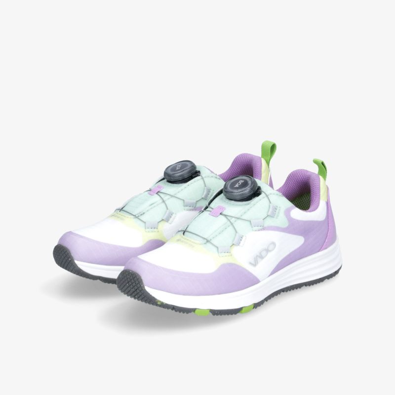 Moderner Sneaker in Lila und Weiß mit BOA-Verschluss, bequem und stilvoll für sportliche Aktivitäten.
