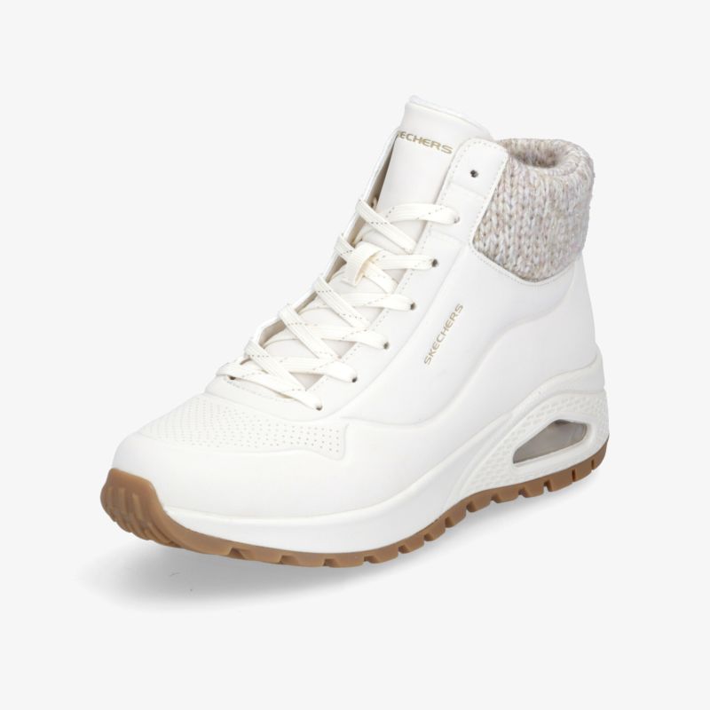 Moderner weißer Sneaker mit gepolstertem Rand und rutschfester Sohle, ideal für kalte Tage und stilvollen Komfort.