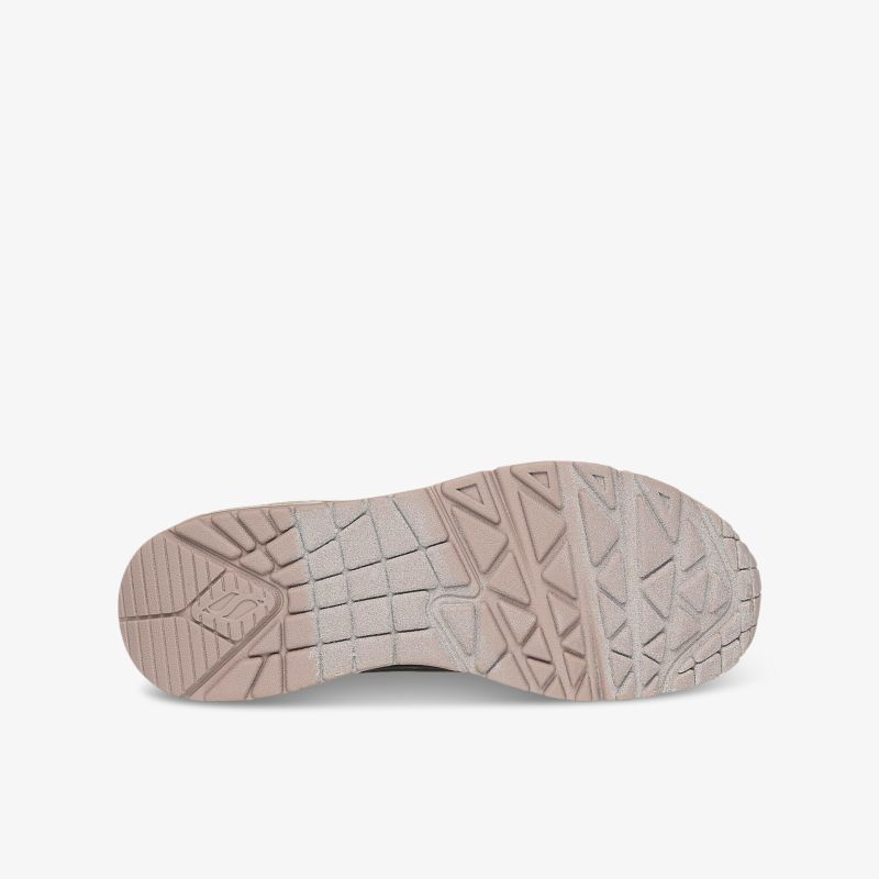 Beige Schuhsohle mit rutschfestem Profil für optimalen Halt und hohen Tragekomfort