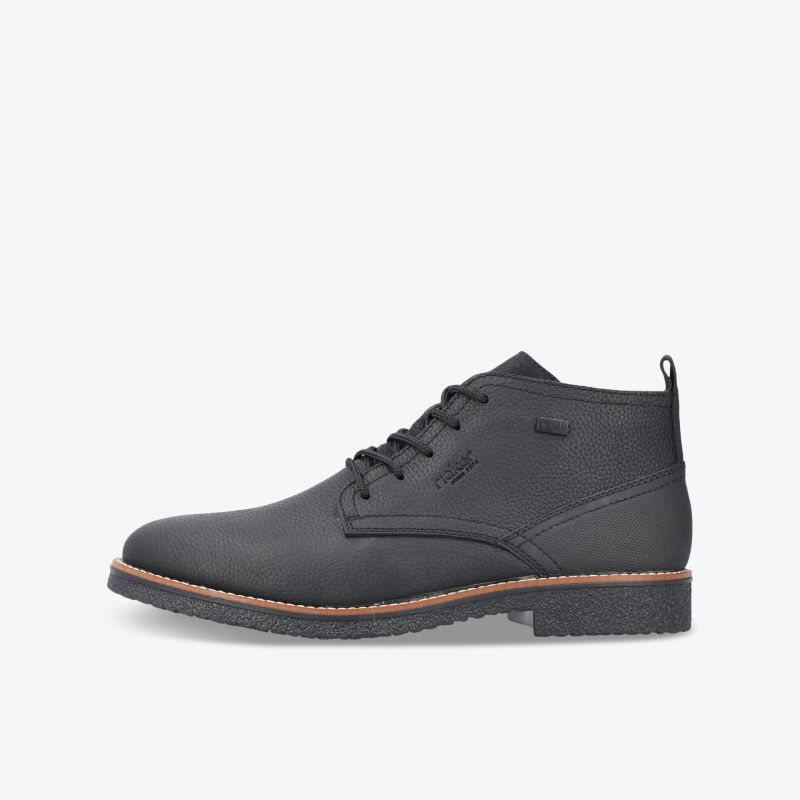Schwarzer Lederstiefel mit robuster Sohle, klassischer Schnürung und elegantem Design in klarer Seitenansicht.