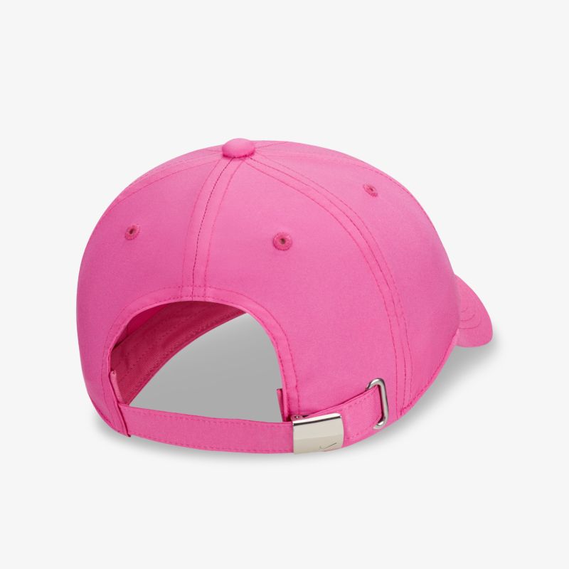Rosa Basecap mit verstellbarem Riemen für optimalen Tragekomfort und modernen Look.