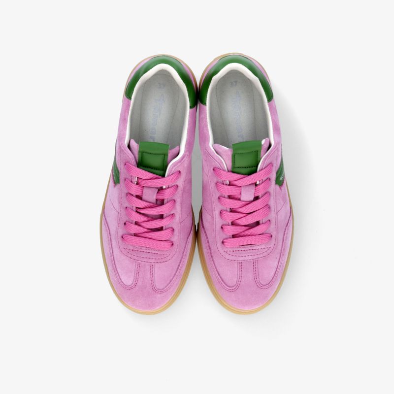 Rosa Sneaker Paar in Draufsicht mit bequemer Passform und rutschfester Sohle für sportlichen Komfort