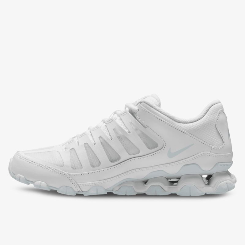 Weißer Sportschuh mit atmungsaktivem Material und flexibler Sohle für optimalen Komfort