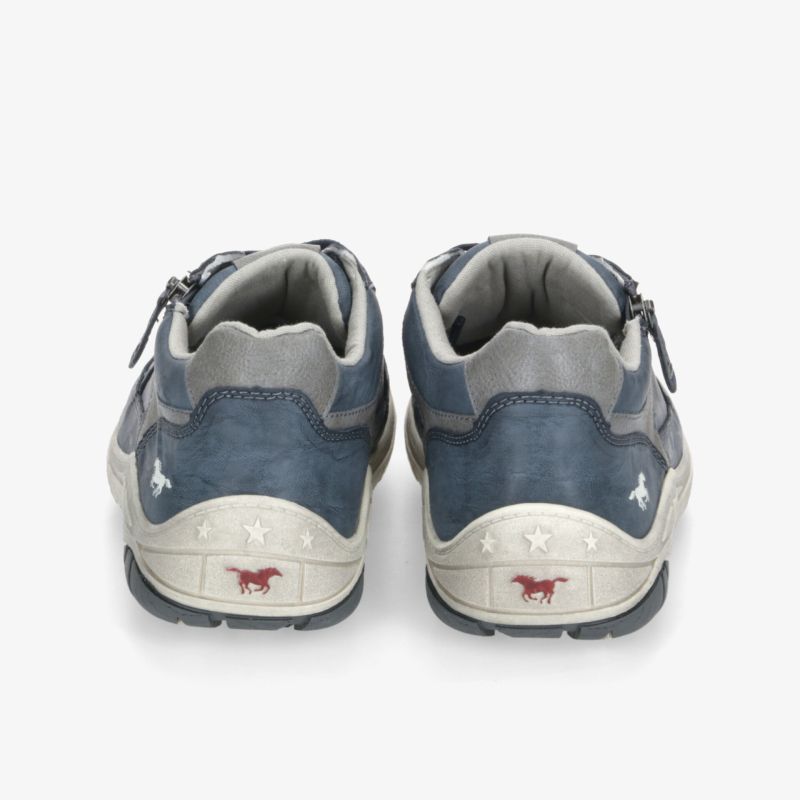 Rückansicht von robusten, komfortablen Schuhen mit gepolstertem Innenfutter und praktischem Reißverschluss