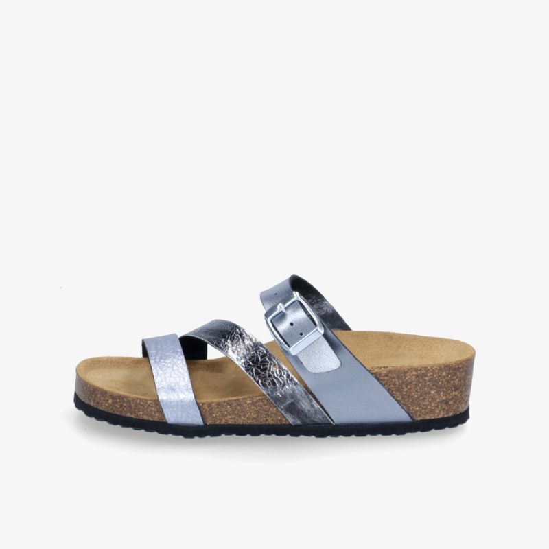 Bequeme Sandale mit verstellbaren Metallic-Riemen und ergonomischer Korksohle für optimalen Tragekomfort.