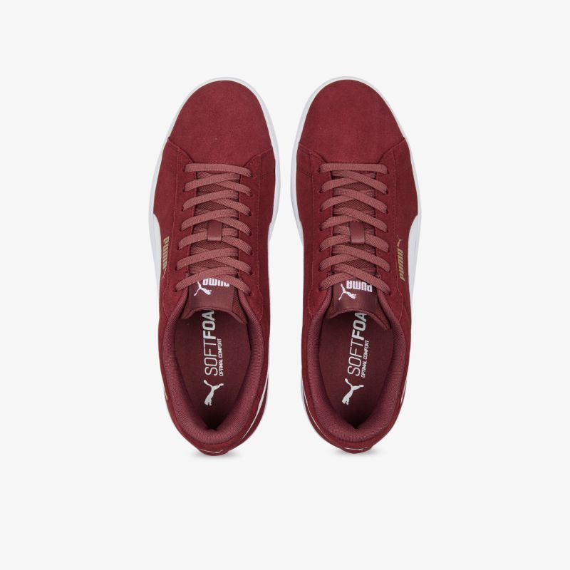 Stylische rote Sneaker mit komfortabler Passform und markantem Logo-Detail. Perfekt für sportliche Outfits.