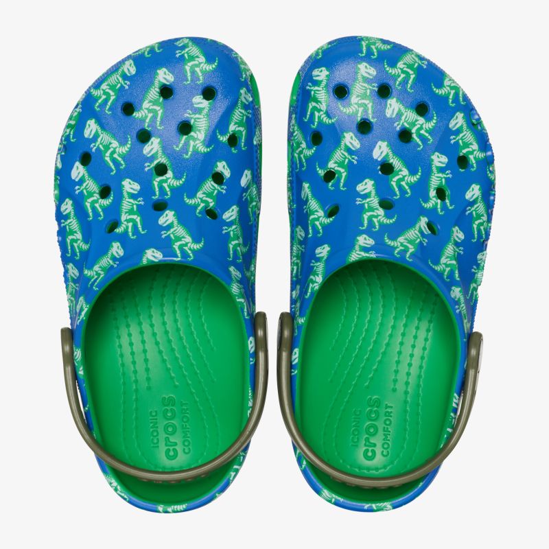 Blaue Clogs mit grünem Dinosauriermuster und grünem Fußbett, ideal für bequemen Freizeitspaß.