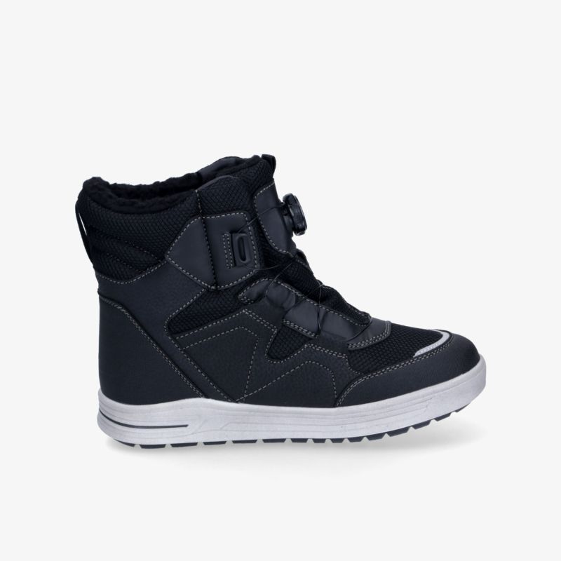 Schwarzer robuster und wasserdichter Winterschuh mit rutschfester Sohle und bequemer Passform seitlich sichtbar