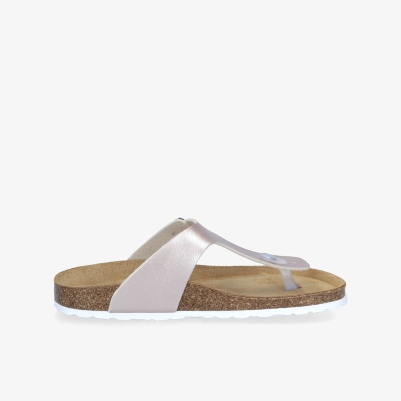 Elegante Sandalen mit ergonomischem Fußbett und modischem Design für maximalen Komfort im Alltag.