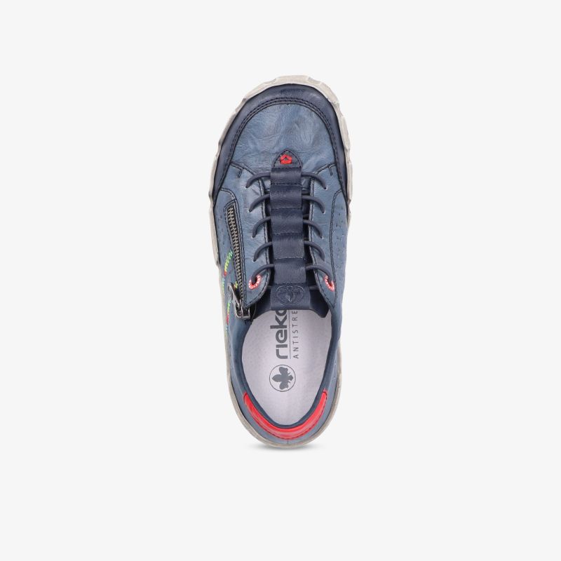 Bequemer sportschuh mit stabiler schnürung und robustem design, top-down ansicht, ideal für aktiven alltag