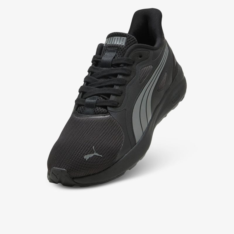 Sportlicher leichter Laufschuh mit atmungsaktivem Material und rutschfester Sohle in moderner Optik