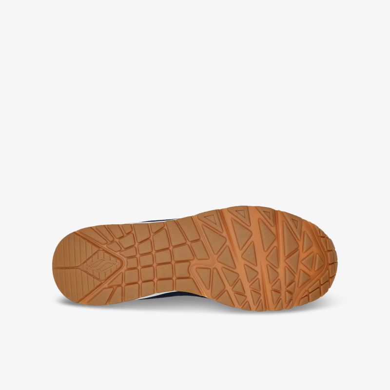 Rutschfeste braune Sportschuh-Sohle mit robustem und flexiblem Profil für ganztägigen Komfort und Halt