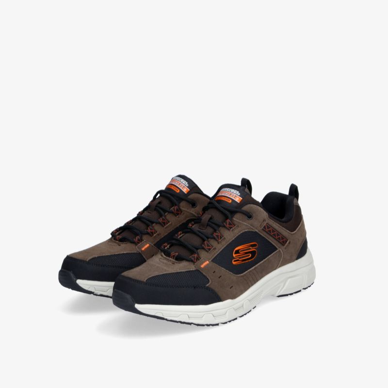 Stylische braune Sneakers mit komfortabler Passform und sportlichem Design. Ideal für vielseitige Aktivitäten.