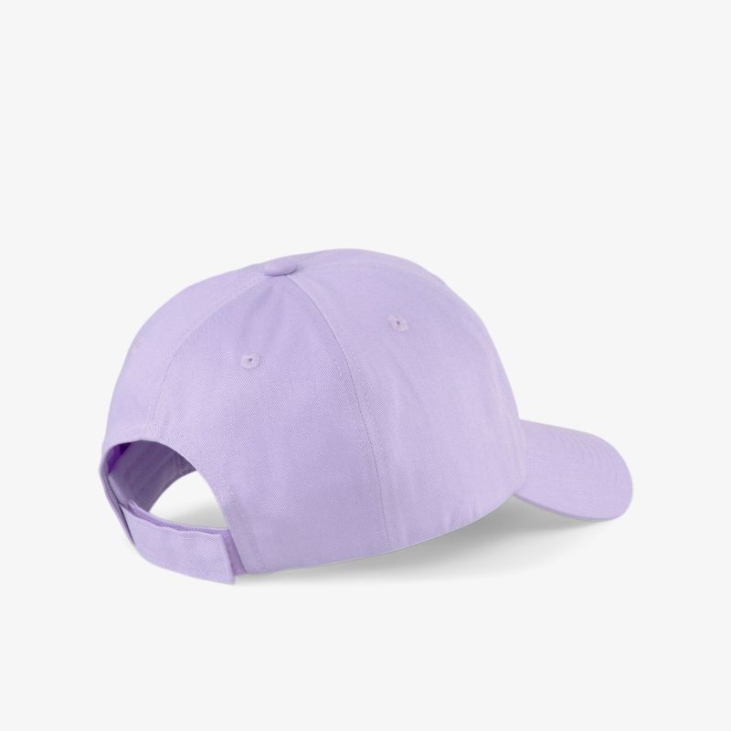 Lila Baseballcap mit verstellbarem Verschluss, ideal für sportliche und lässige Outfits.
