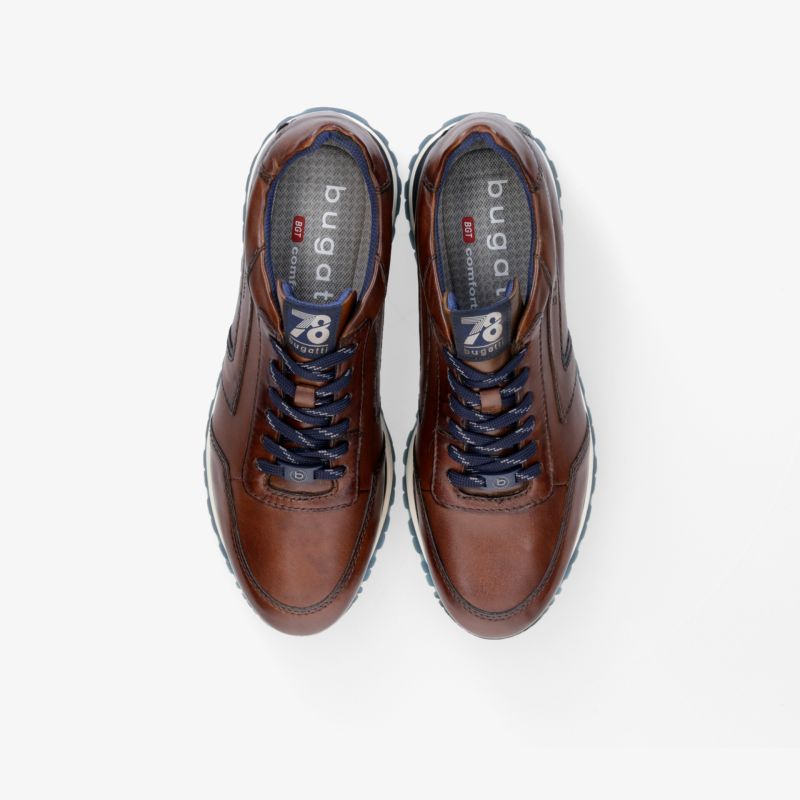 Stylische braune Sneakers mit komfortabler Passform und rutschfester Sohle, ideal für jeden Anlass.