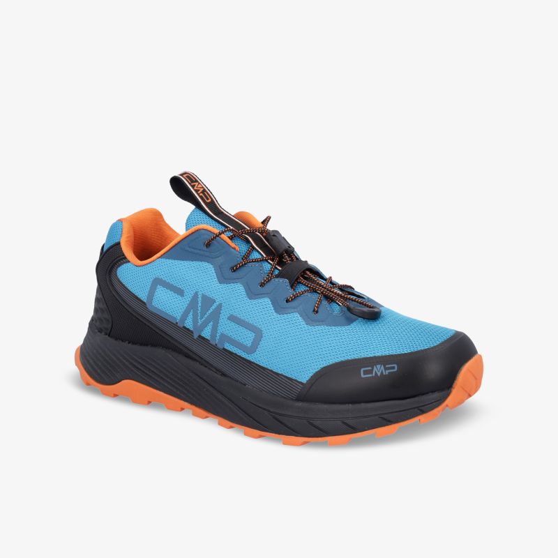Leichter blauer Laufschuh mit orangefarbenen Akzenten und robuster Sohle für optimalen Tragekomfort.