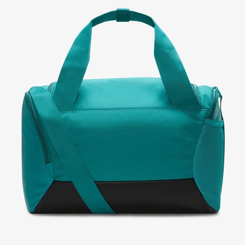 Robuste und geräumige Sporttasche mit verstellbaren Trägern, ideal für Fitness und Reisen.