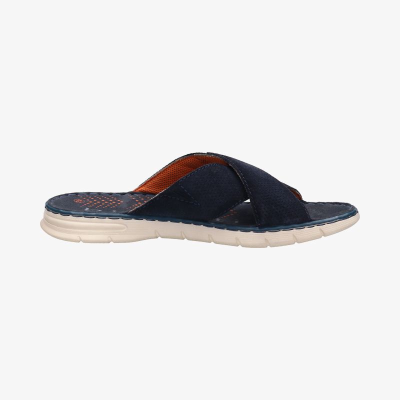 Bequemer dunkelblauer Slipper mit rutschfester Sohle und weichem Fußbett in klarer Seitenansicht