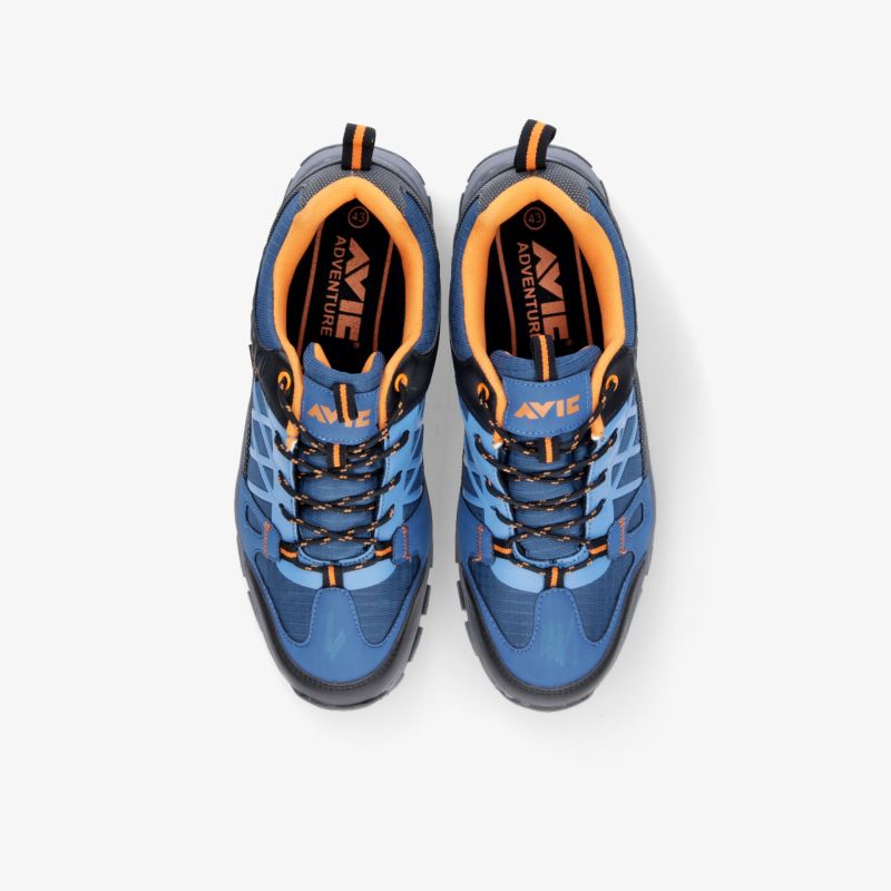 Bequeme blaue Wanderschuhe mit robuster Sohle und atmungsaktivem Material für perfekten Outdoor-Komfort.