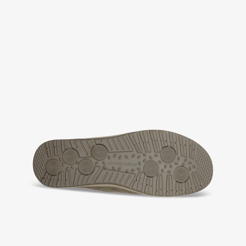 Rutschfeste strapazierfähige Sohle mit robustem Profil für optimalen Halt und Komfort.