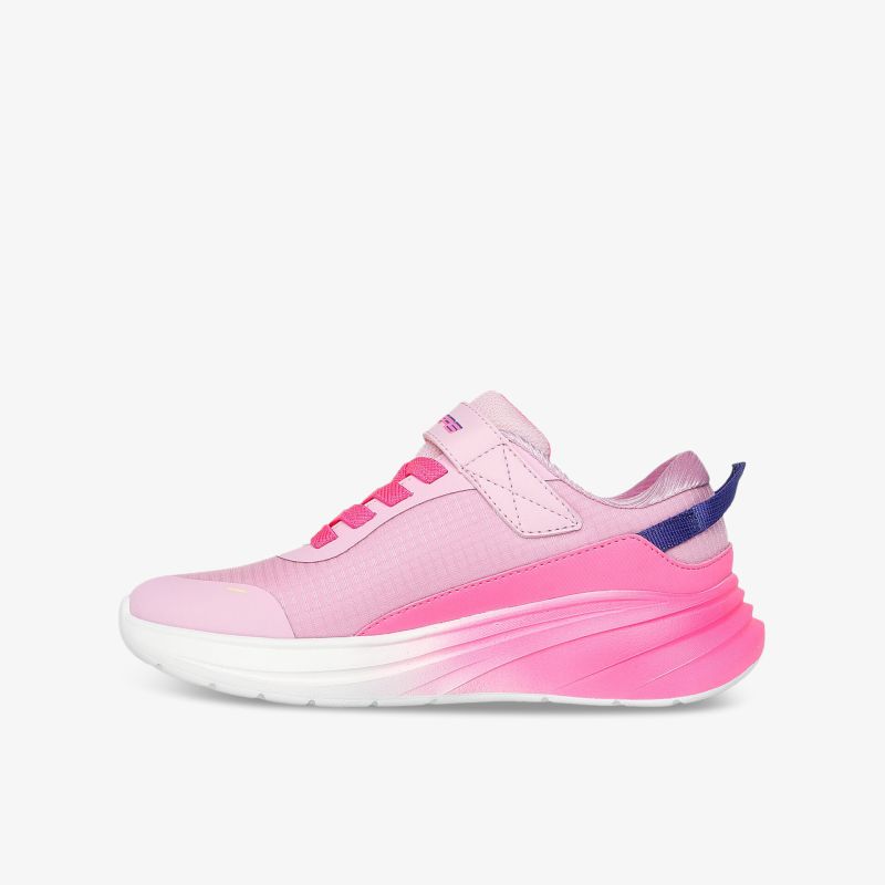 Leichter pinkfarbener Laufschuh seitliche Ansicht mit gepolstertem Schuhkragen und flexibler, stoßdämpfender Sohle