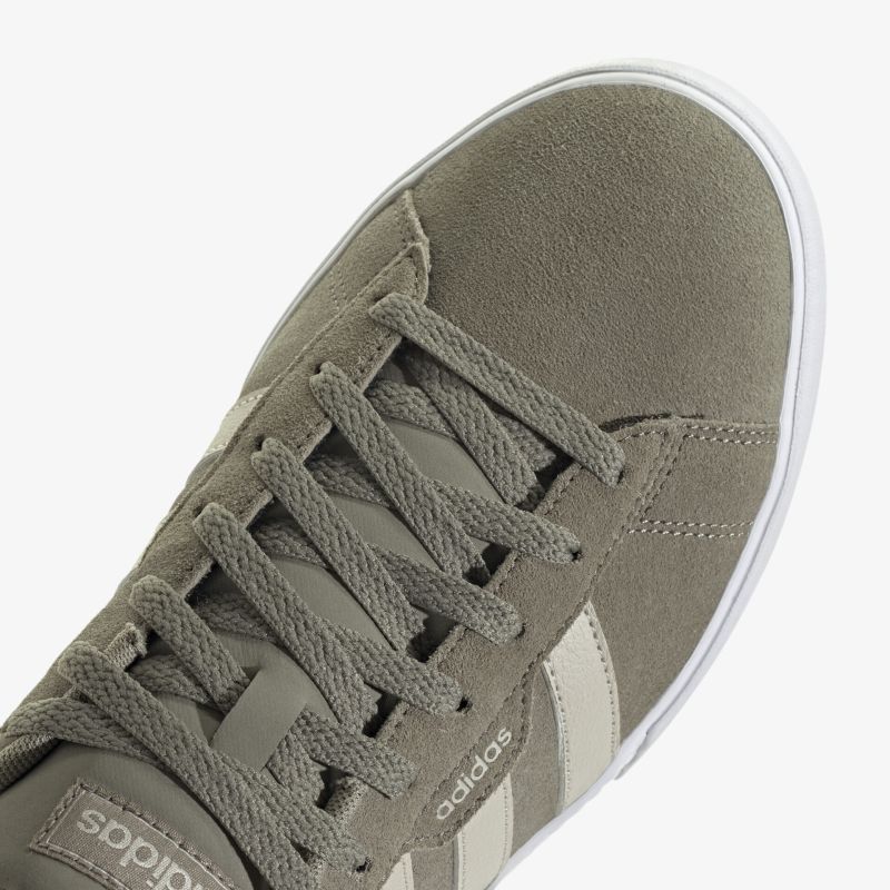 Moderner Sneaker aus Wildleder mit bequemer Passform in stilvollem Beige, ideal für den Alltag.