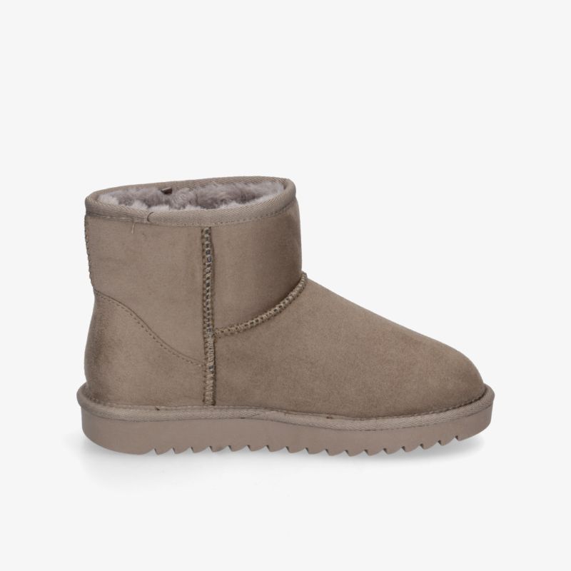 Klassische, warme Winterstiefelette mit rutschfester Sohle und weichem Innenfutter, ideal für kalte Tage.
