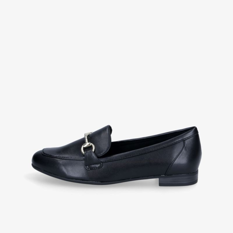 Eleganter schwarzer Leder-Loafer mit Metallschnalle für stilvolle und komfortable Outfit-Kombinationen.