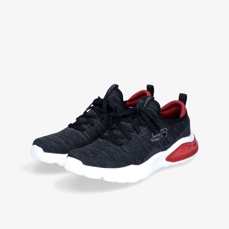 Leichte und sportliche Sneaker mit flexibler Sohle und modernem Design in Schwarz und Rot.