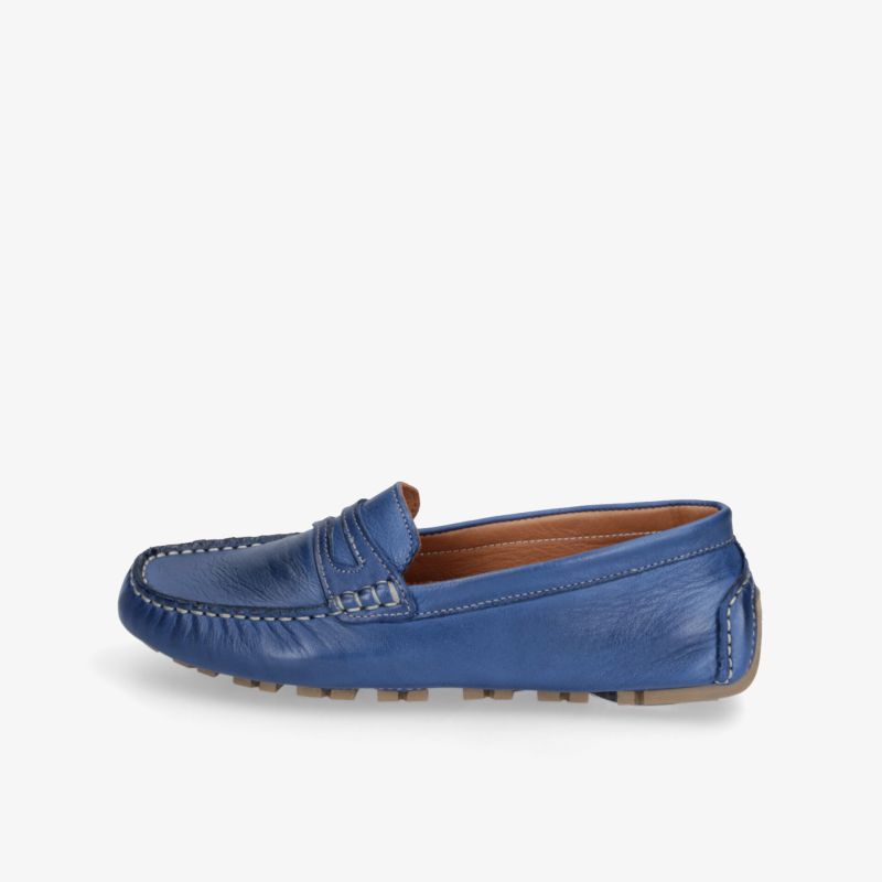 Eleganter blauer Mokassin aus Leder mit rutschfester Sohle für optimalen Komfort und stilvolles Auftreten.