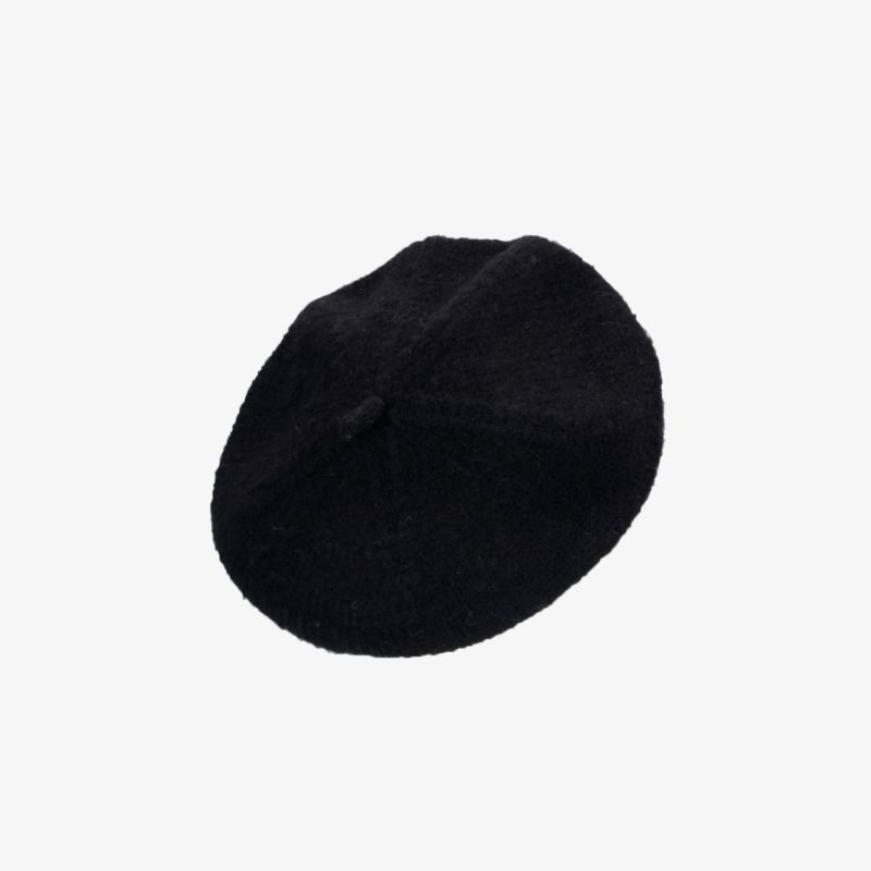 Klassische schwarze Mütze in stilvollem Design, ideal für kalte Tage. Komfortables Accessoire für jeden Anlass.