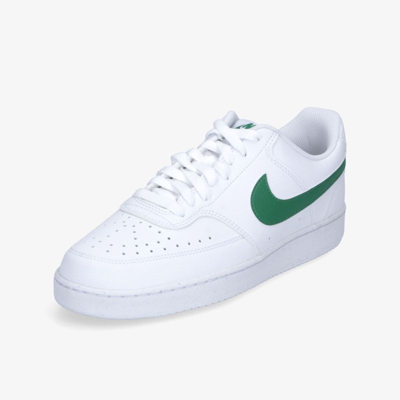 Weiße Sneaker mit grünem Nike Logo, bequem und atmungsaktiv, sportlich und strapazierfähig