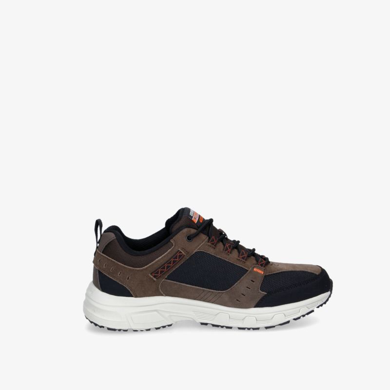 Robuste Wanderschuhe mit verstärkter Konstruktion und rutschfester Sohle für komfortable Outdoor-Abenteuer.