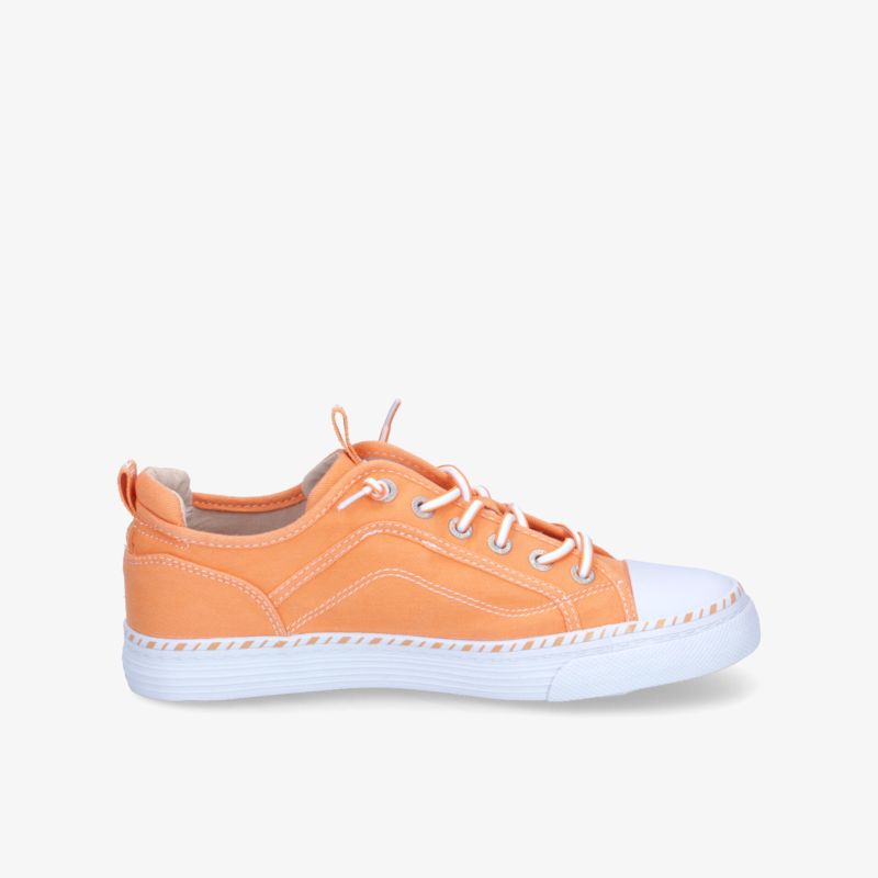 Moderner leichter Sneaker in Orange mit weißer Sohle, flexiblem Tragekomfort und robuster Schnürung