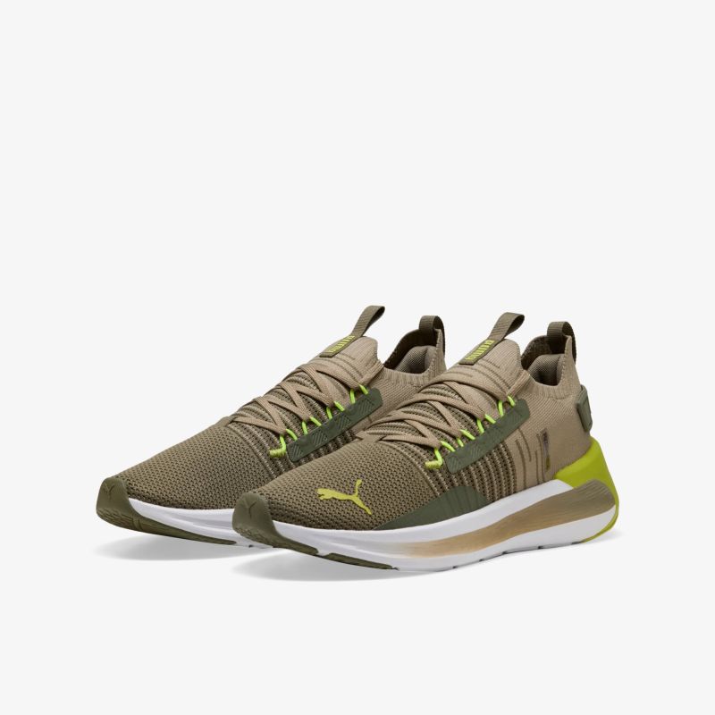 Sportliche Sneakers in Olivgrün und Gelb mit atmungsaktivem Material und rutschfester Sohle, ideal für Komfort und Flexibilität