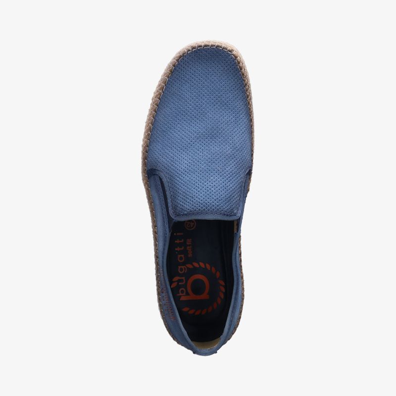 Blauer Slip-On-Schuh mit texturiertem Obermaterial und flexibler Sohle. Klassisch und vielseitig im Design.