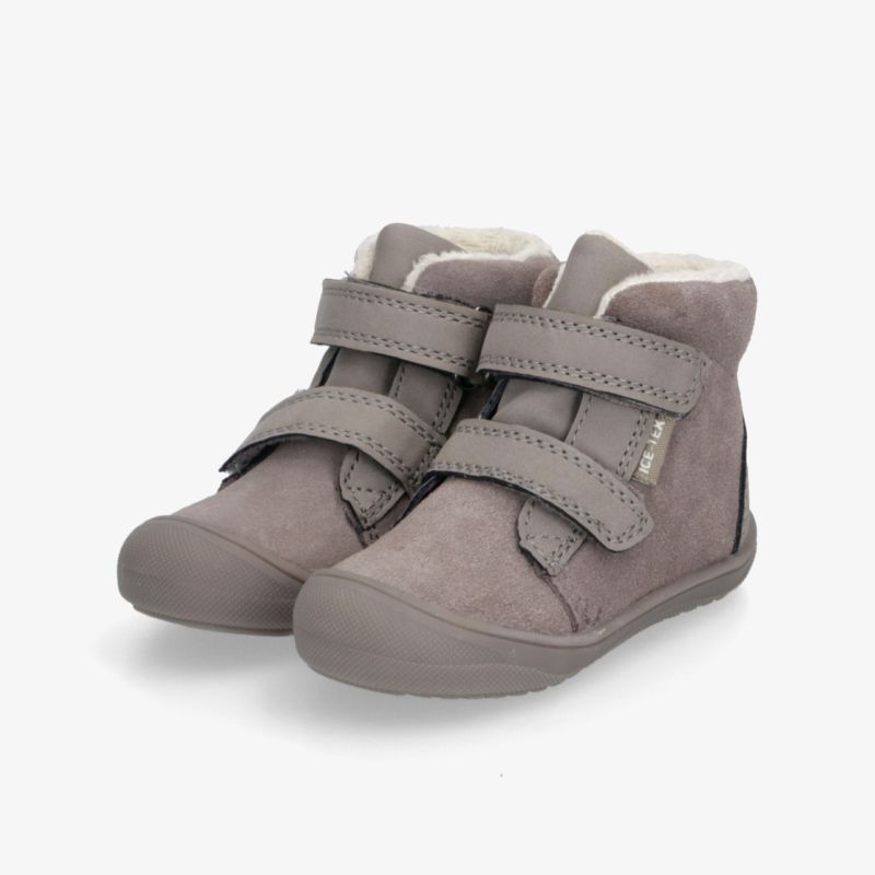 Bequeme Schuhe mit warmem Innenfutter und rutschfester Sohle, zwei verstellbare Klettverschlüsse für perfekten Sitz