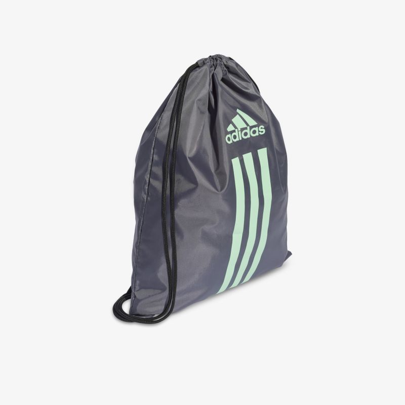 Adidas Turnbeutel in Grau mit mintgrünen Streifen, ideal für Sport und Freizeit, leicht und strapazierfähig.