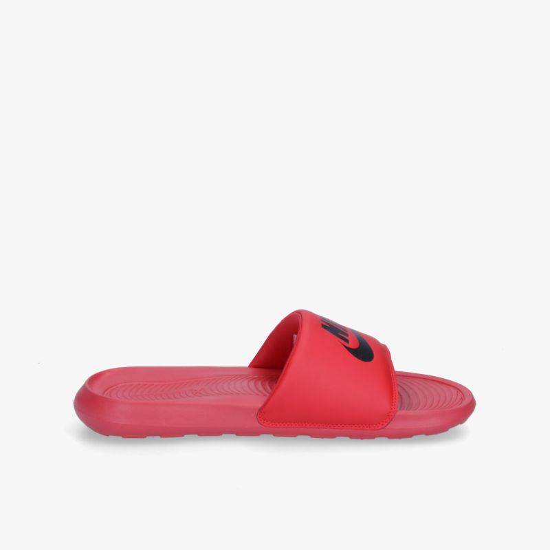 Rote Slide-Sandale mit bequemer Passform und sportlichem Design, ideal für den Sommer.