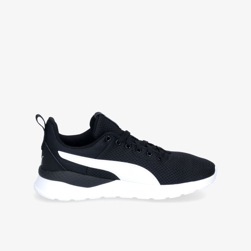 Stylischer schwarzer Sportschuh mit weißem Logo, ideal für Alltag und Sport, bietet optimalen Komfort und Halt.