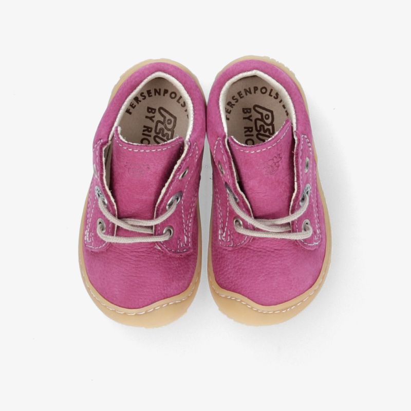 Stylische rosa Kinderschuhe mit bequemer Passform und rutschfester Gummisohle.