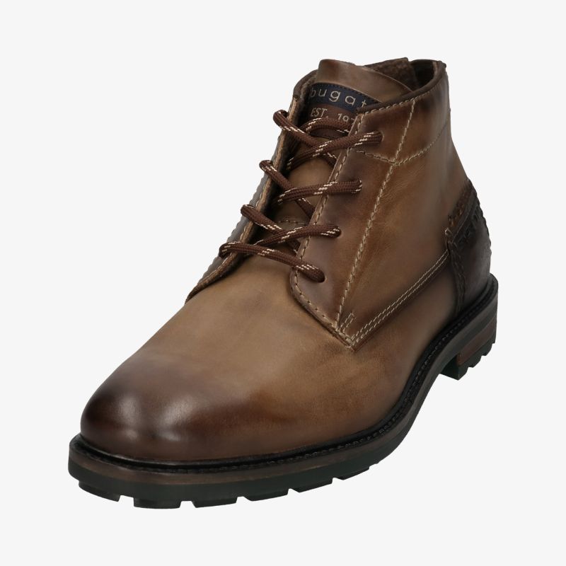 Eleganter brauner Lederstiefel, robust und rutschfest, ideal für kühleres Wetter. Komfortable Schnürung.