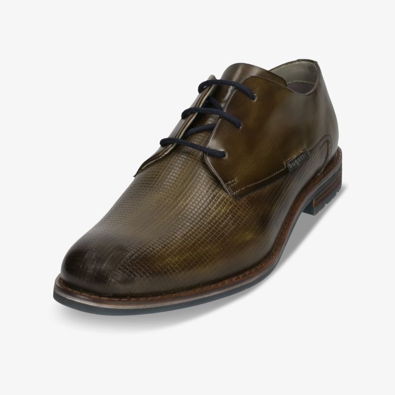 Eleganter brauner Lederschnürschuh mit klassischem Design und robustem Auftritt.