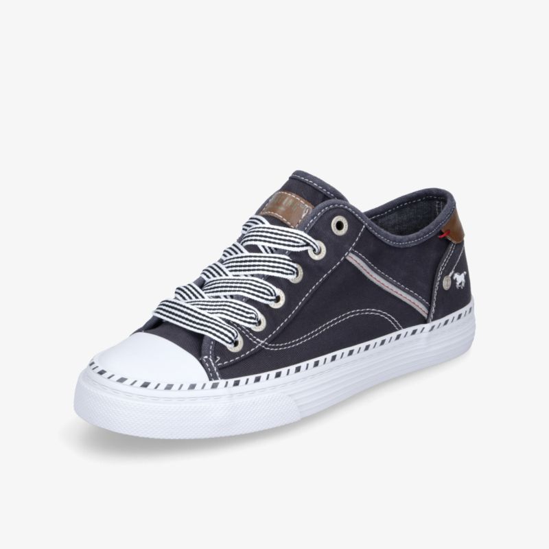 Schwarz-weißer Sneaker mit komfortabler Passform und strapazierfähiger rutschfester Sohle, ideal für Alltag