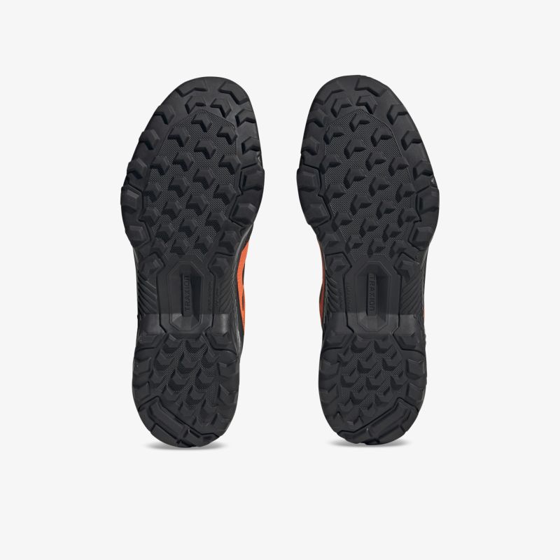 Hochwertige Schuhe mit robuster, rutschfester Sohle und starkem Profil für optimale Stabilität auf jedem Untergrund.