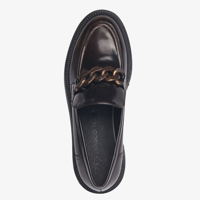 Hochwertiger, eleganter schwarzer Loafer mit dekorativer Kette und glänzendem Finish.