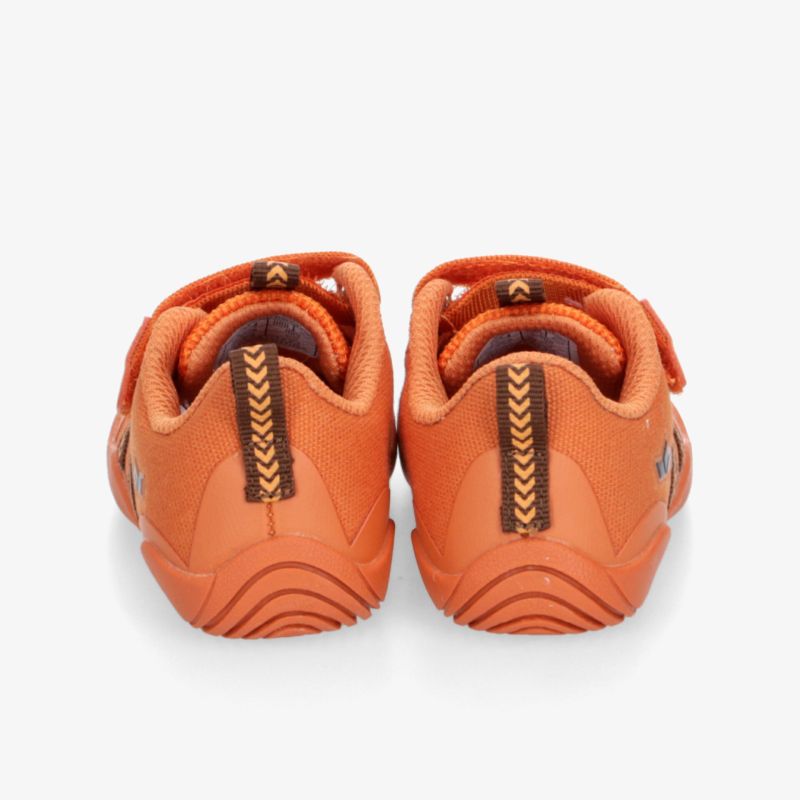 Sportliche orange Laufschuhe von hinten, mit flexibler, rutschfester Sohle und bequemer Passform