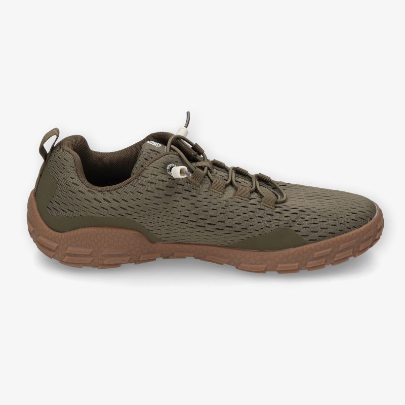 Sportlicher, leichter Sneaker in Oliv mit flexibler Sohle und atmungsaktivem Material, seitliche Ansicht