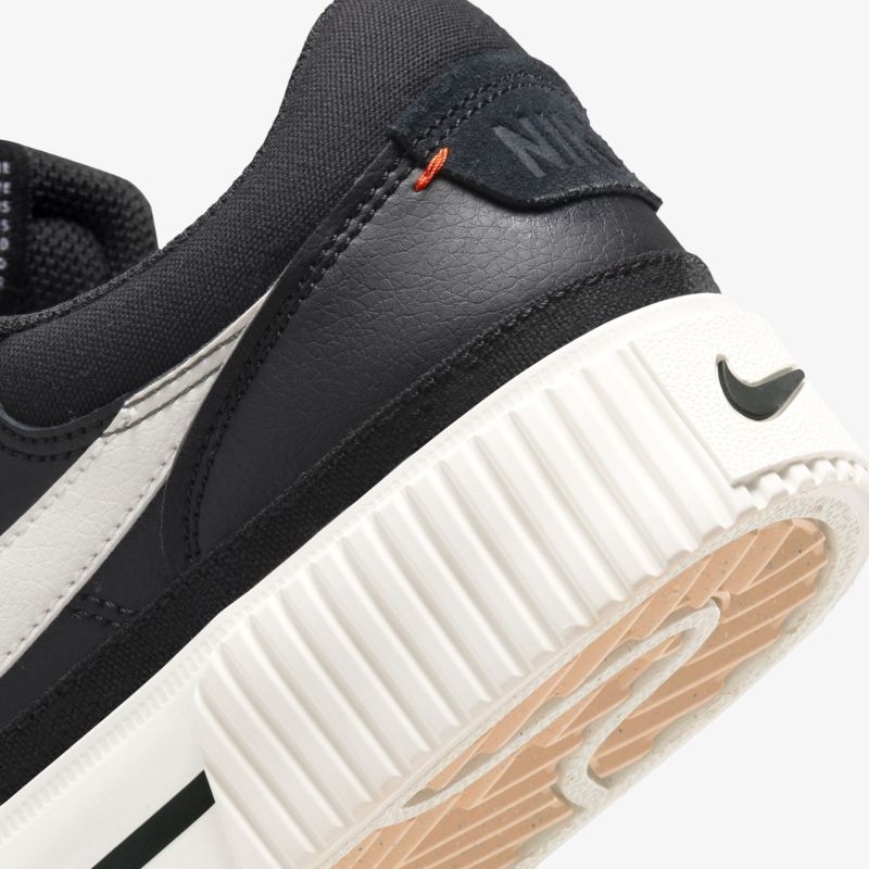 Moderner Sneaker mit stilvollem Design und robuster Sohle, perfekt für jeden Anlass.