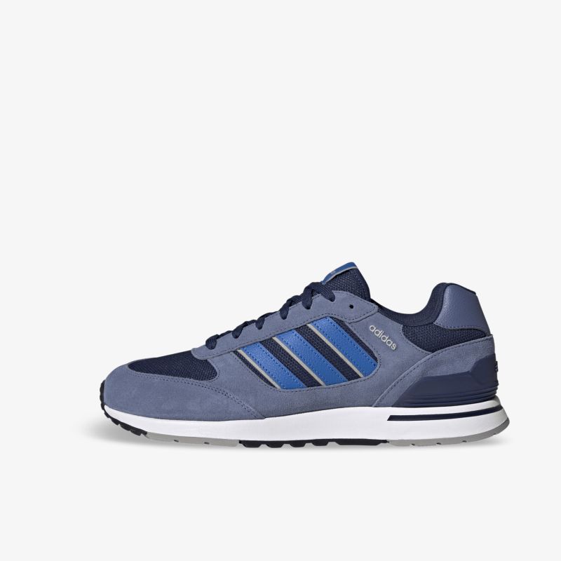 Bequemer blauer Sneaker mit sportlichem Design und ikonischen Streifen, ideal für vielseitige Einsätze.